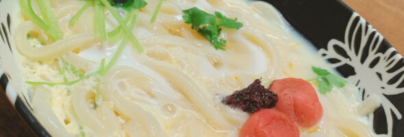 レンジで作るふわふわ卵の梅うどん
